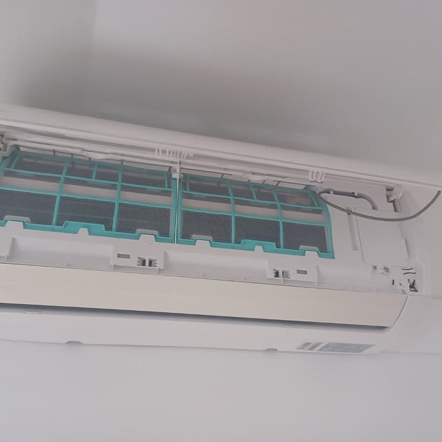Mantendo a manutenção preventiva e higienização dos equipamentos de ar condicionado do nosso cliente.
